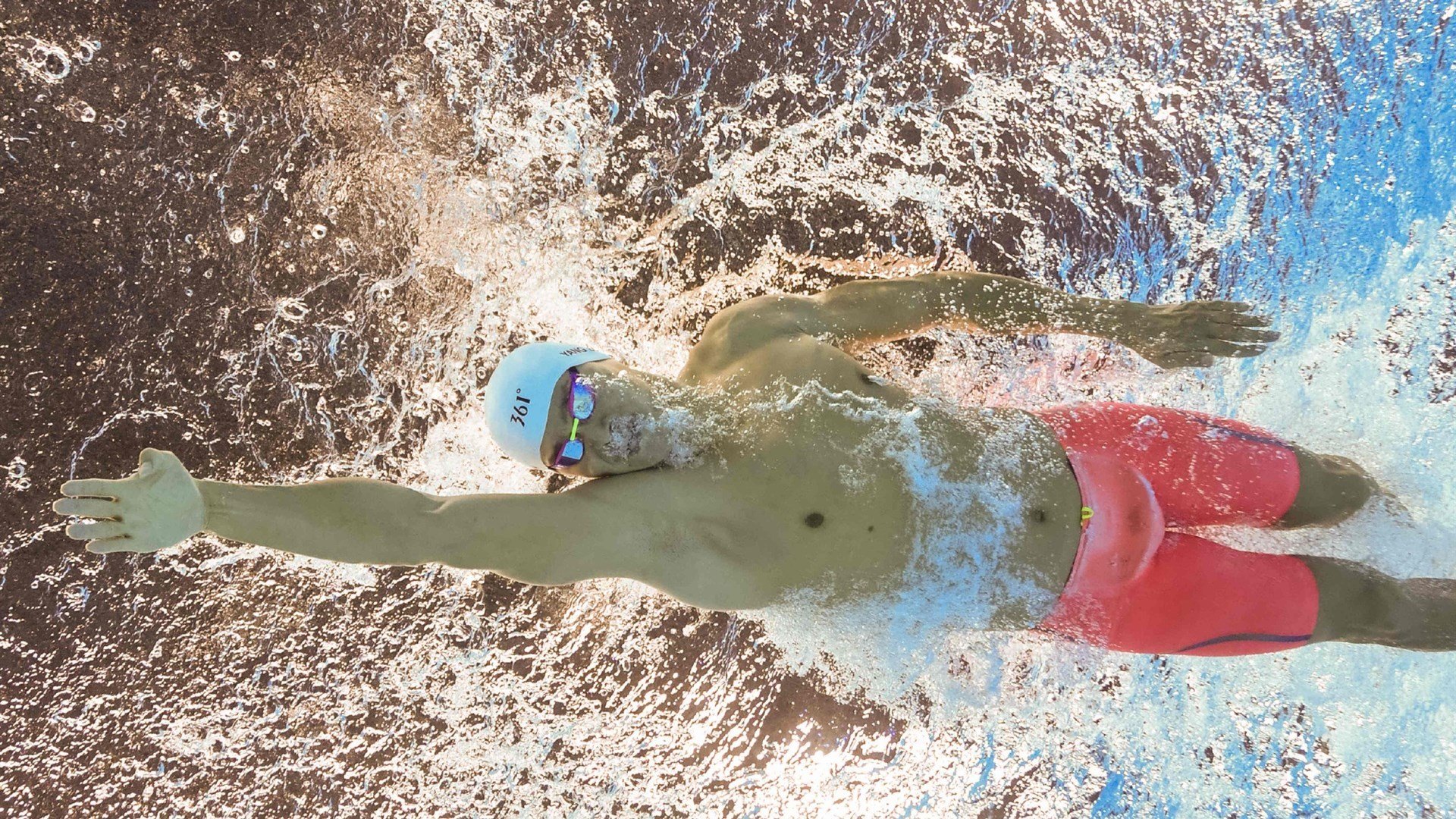 凯尔·查默斯爆发力惊艳赛场观众,凯尔查尔莫斯游泳