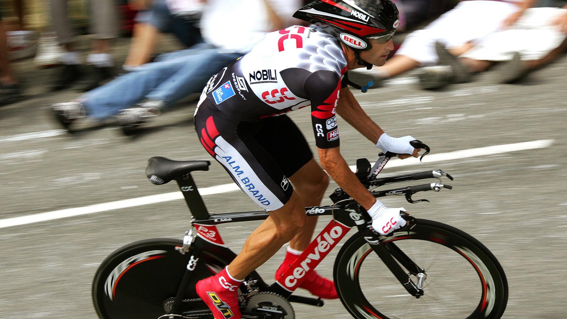 帕利斯特冲线瞬间引发现场欢呼，帕里斯特汽车