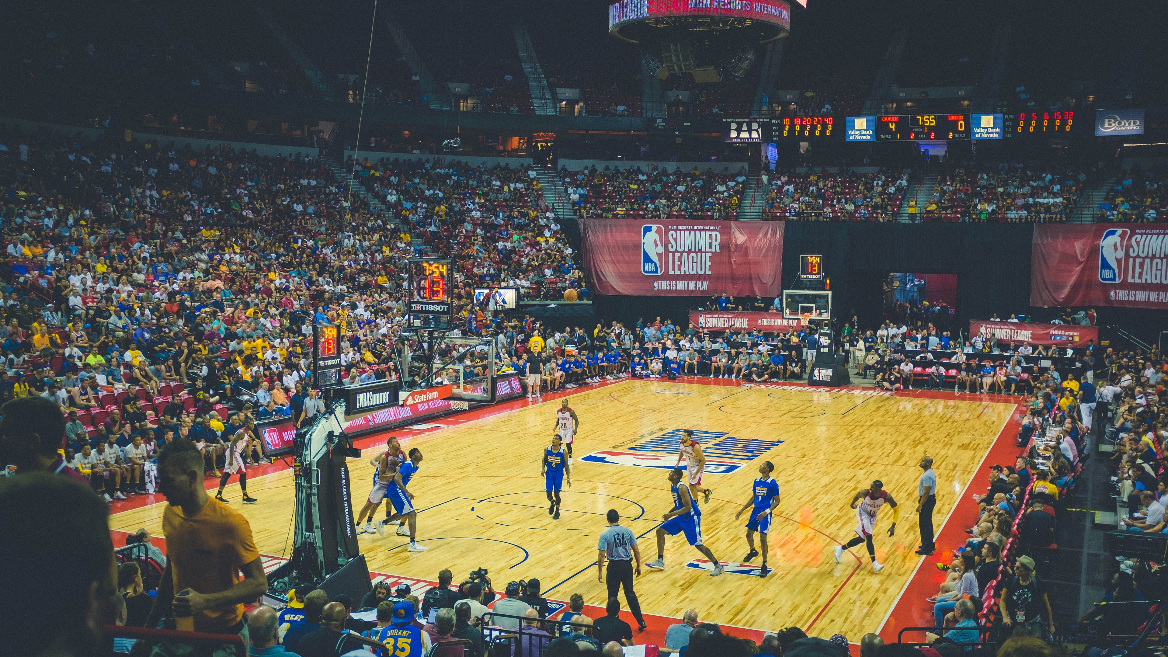 森林狼更衣室氛围影片引人泪目,森林狼男装