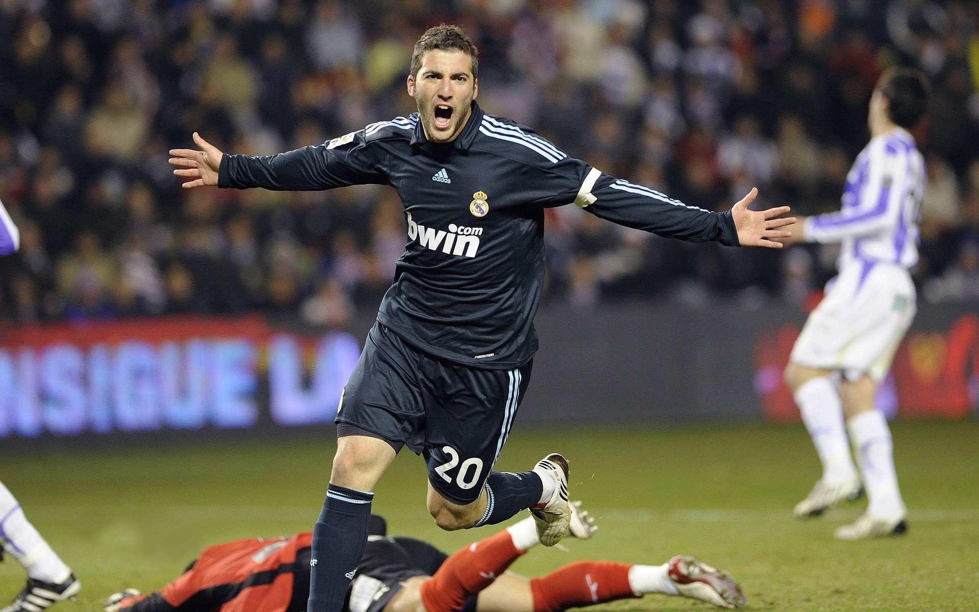 法甲风云突变:比赛瞬间点燃全场欢呼,法甲冲突视频